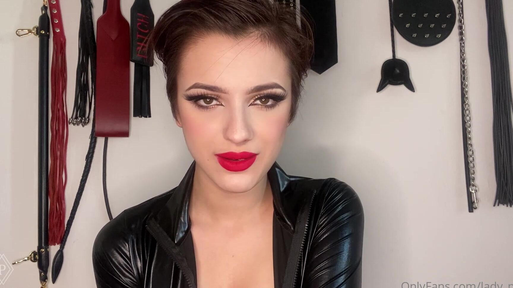 Lady Perse Green And Red Game Would You Like To Play Joi Game