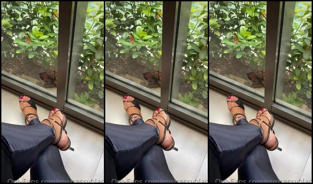 Mistress V Black Nicknamed Mistressvblack Onlyfans Hands Feets