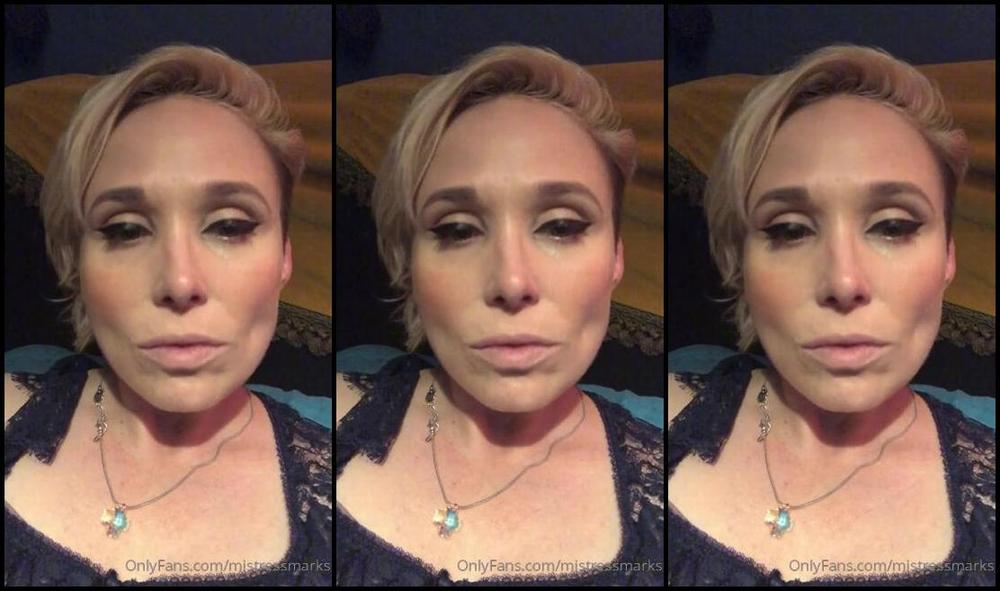 Miss Ruby Marks Mmm Oral Fixation With Stunning Matte Red Lipstick From Tom Ford