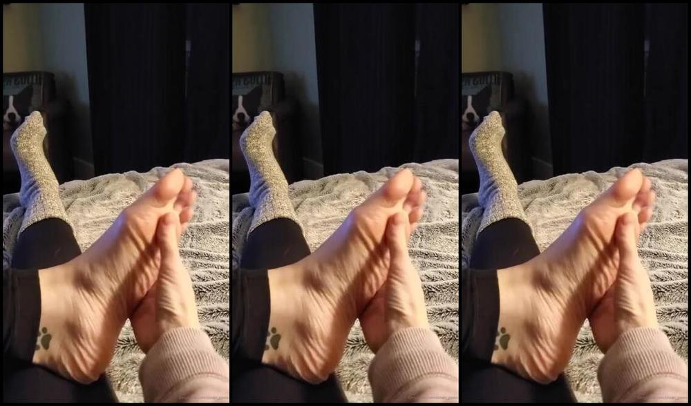 Sloans Paws Nicknamed Sloan Paws 12 02 2019 Onlyfans Video Who Else Would Love The Chance To Play With The Wrinkles On My Feet