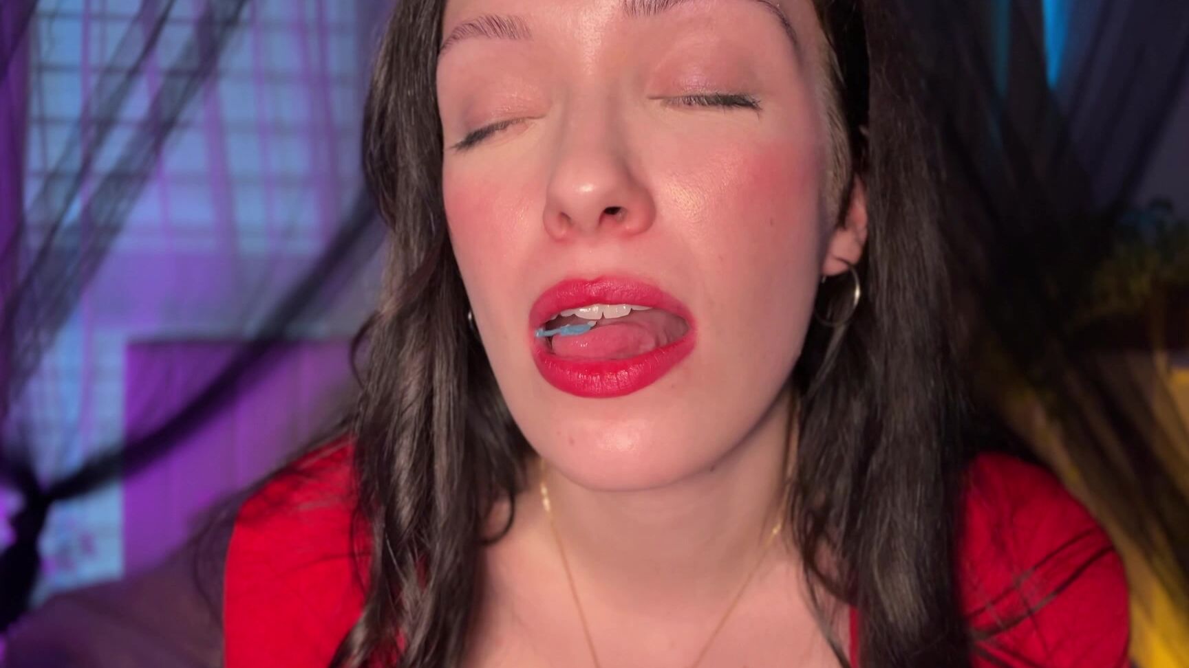 Adria Nite Giantess And Gentle Mouth Play