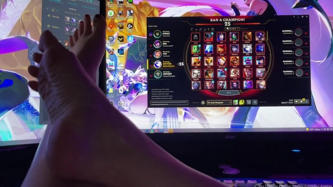 Victoria Soles Nicknamed Sassysolesxo 08 17 2021 Onlyfans Video You Can Jerk Off To My Feet While Im In Draft Pick I Dont Mind