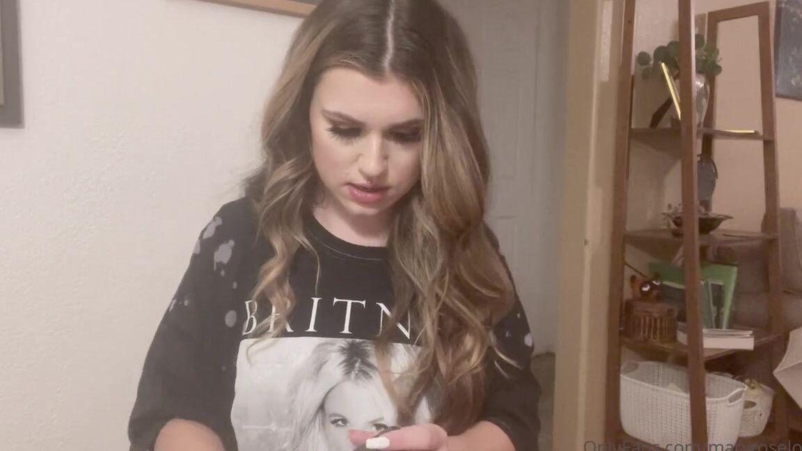 Mary Rose Love Nicknamed Maryroselove69 Onlyfans Youtube Style Unboxing Video With Unacknowledged Burping Would I Be Your Favorite Youtuber