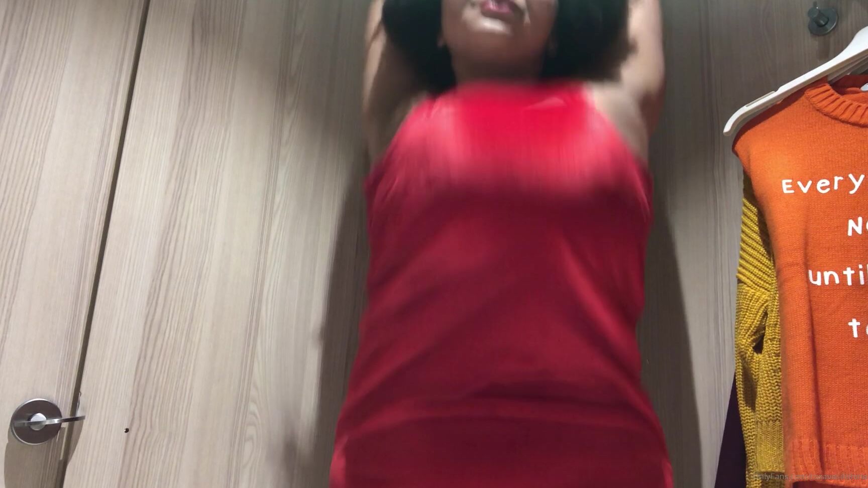 Rozavasilishina Video Hot Mulatto Girl In Red Dress Without Bra St