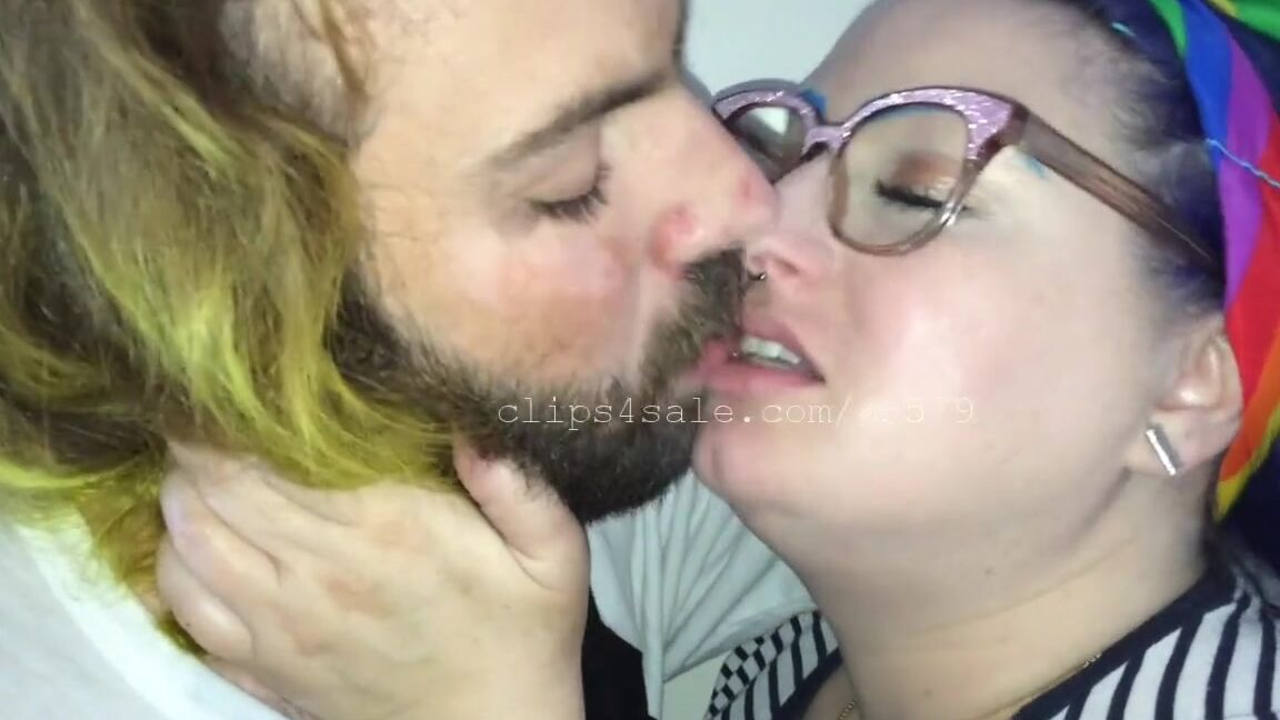 Kissingchannel Nicknamed Kissingchannel 11 18 2018 Onlyfans Video Trip And Miranda Kissing Video 2 Full Video 3 Min