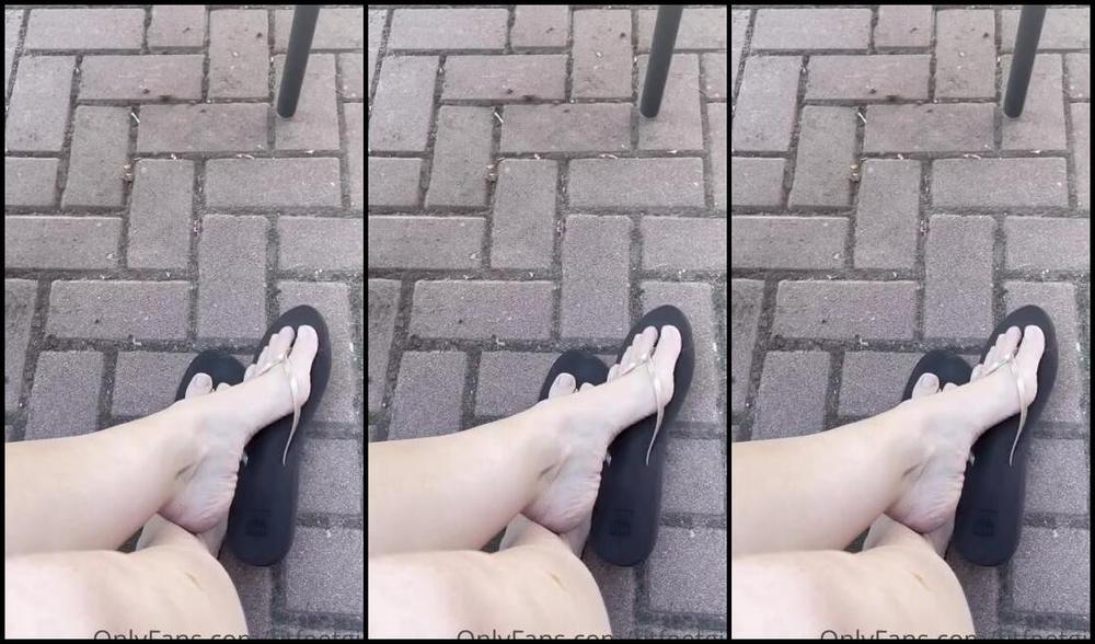 Nina Aka Fityoginina Onlyfans An Afternoon In Bed Of Self Care Followed By Flip Flops By The Pool Yes Please I Never Got That 1