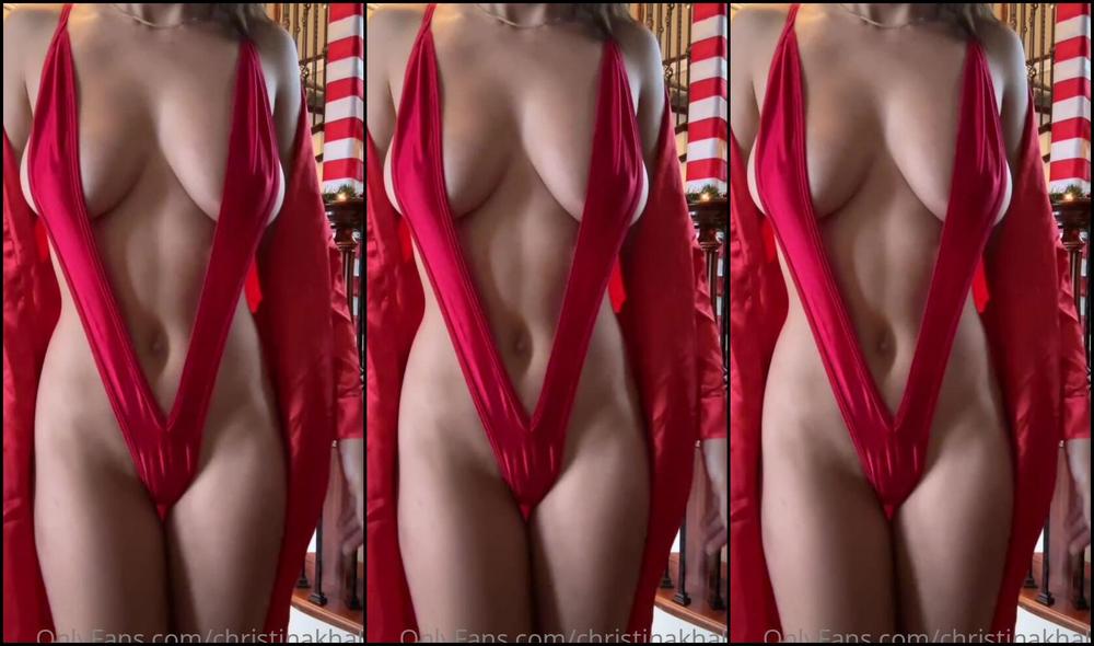 Christinakhalil Bringing You A Little Christmas Cheer On This Very Cold Snowy Day Red Or Green I Lik