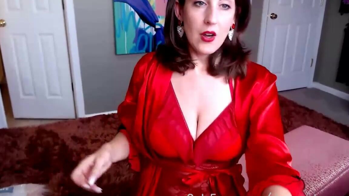 Ms Tomorrow Nicknamed Dommetomorrow Onlyfans Stream Started At 07032021 0548 Pm Opening Gifts Showing Off Todays Outfit