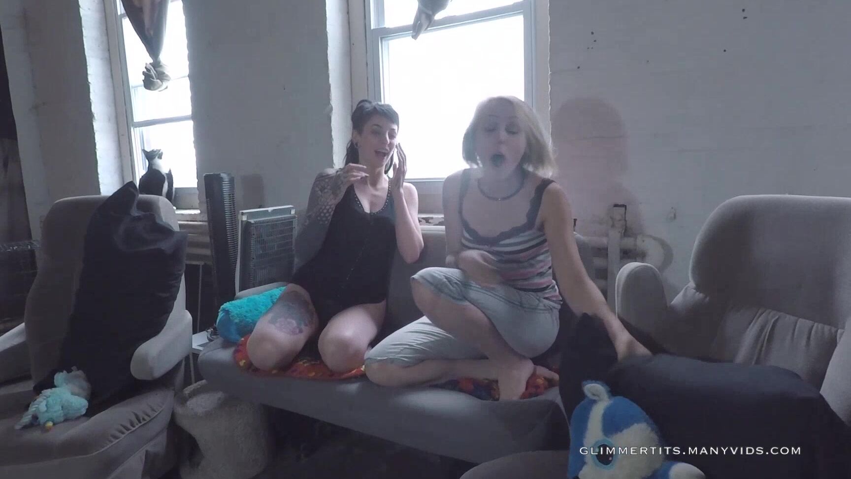 Glimmertits Sleepover Wedgies And Pillow Fight