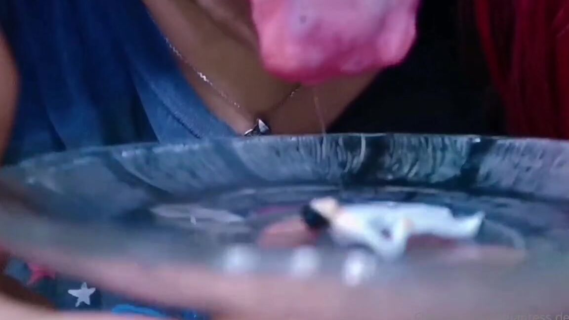 Giantess Debora Nicknamed Giantess Debora Onlyfans This Little Man Decided To Enter My House If My Authorization I Was Able To Grab Him And Now He