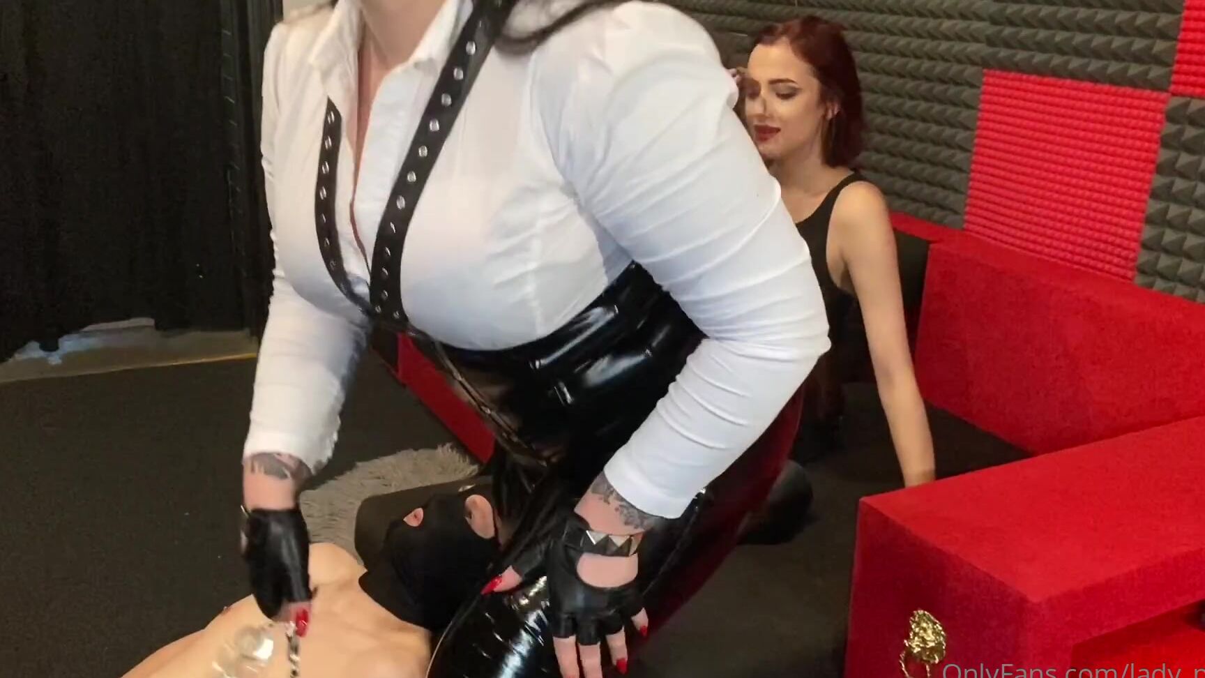 Lady Perse I Love Facesitting Me And My Friend Https Onlyfans Com Mistresskarino Used This Slave