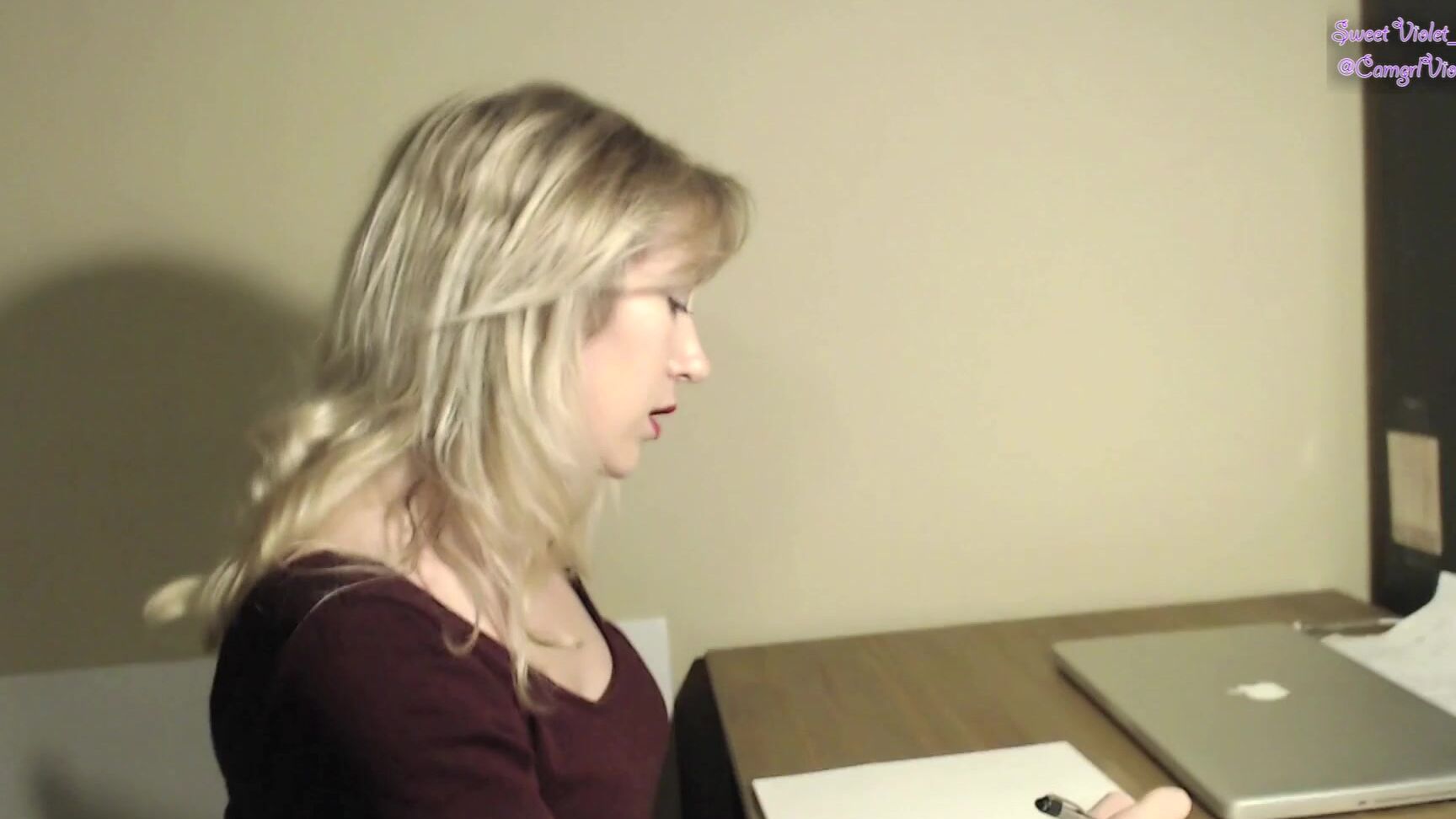 Sweetvioleta Secretly Cumming In Class