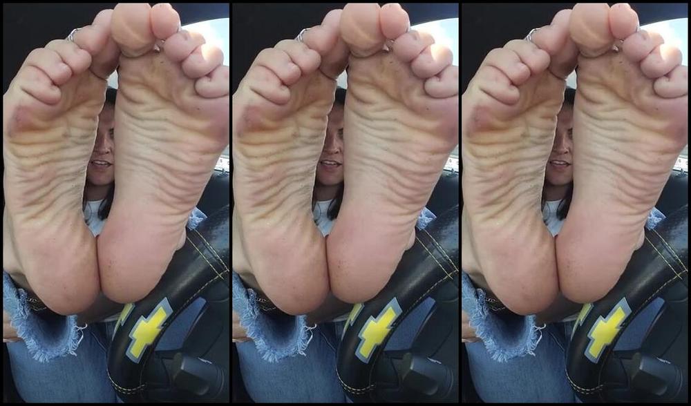 Goddess Nicole Aka Nicolesgoddesssoles Foot Fetish 03 25 2024 Onlyfans Video Refreshen My Soles After A Long Day Out Footboy