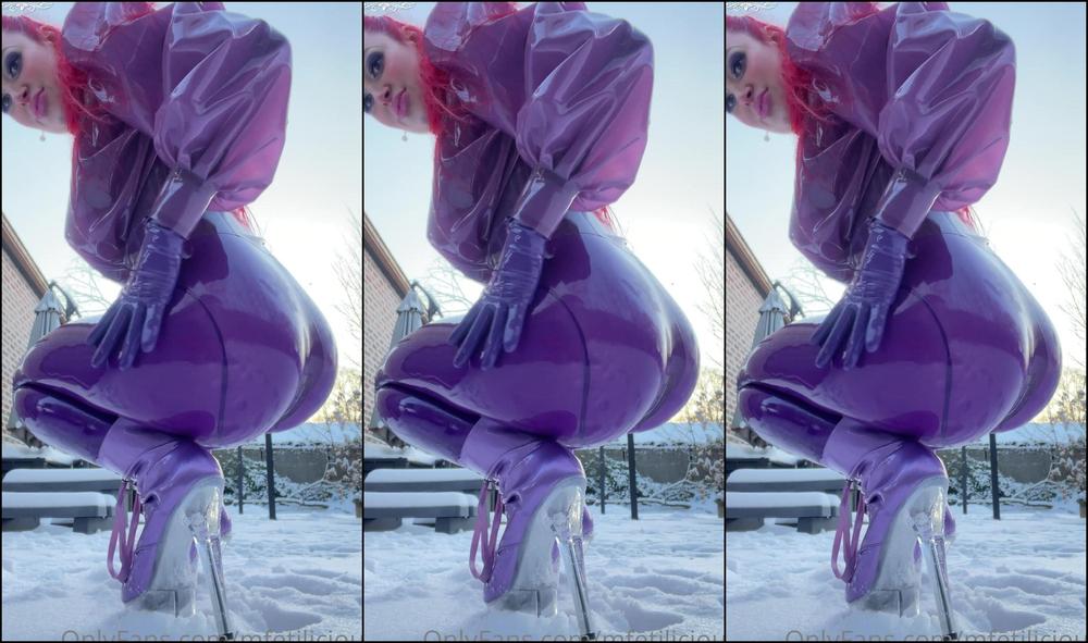 Mfetilicious Here S The Video Of Me Wearing All Purple Latex Outside In The Snow So Fuckin