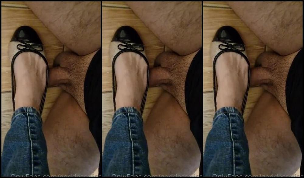 Goddesselisaa Onlyfans I Come Home From Work And You Serve Me Like I Always Have To Be Served As A Reward I Step On Your