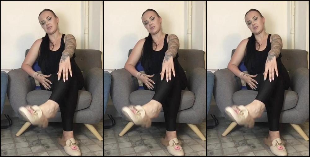 Anushkavelvet Oh Looks Like We Ve Found Ourselves Alone In This Waiting Room The Girl From The F