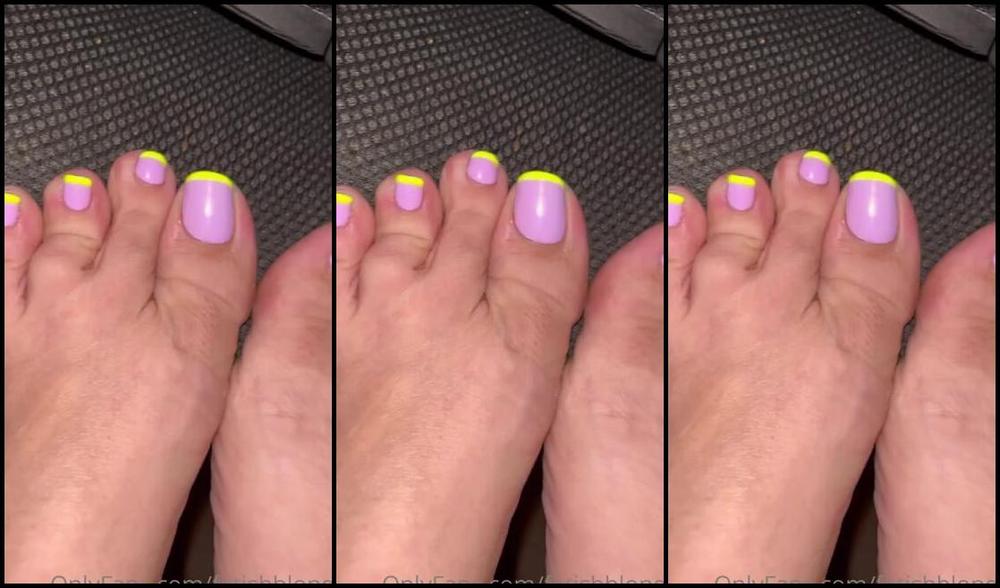 Foot Fetish Blonde Nicknamed Fetishblonde Onlyfans I Can T Stop Looking At My Toes This Pedicure Is So Sexy On Me I Love It Just A Video Showing Off