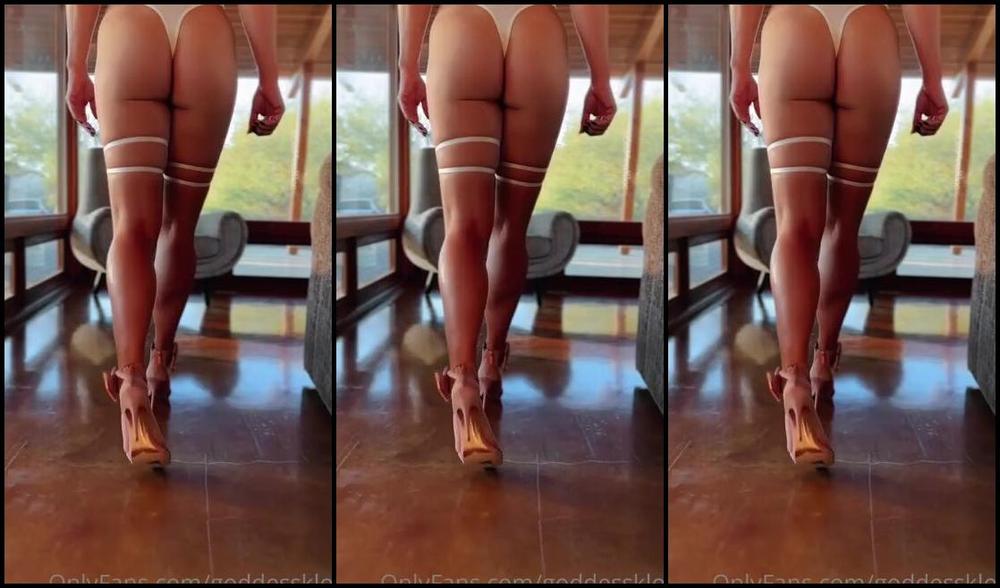 Goddess Kloe Nicknamed Goddesskloe 11 15 2022 Onlyfans Video You Cant Help But Follow Me Around And Hope I Give You Permission To Worship These