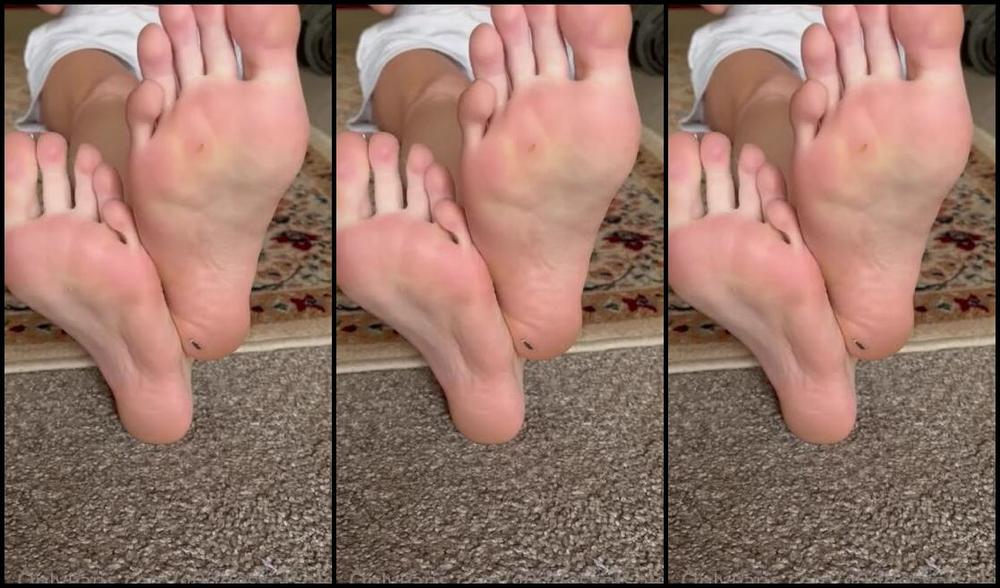 G0Ddessofsoles Nicknamed G0Ddessofsoles Onlyfans Video Can You Lotion My Soles With Your