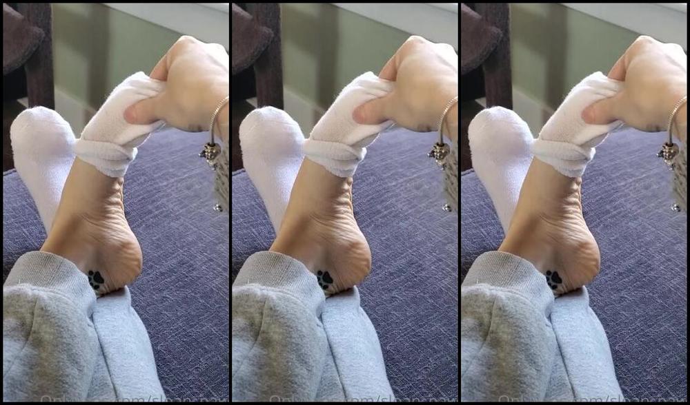 Sloans Paws Nicknamed Sloan Paws 12 15 2020 Onlyfans Video Sock Removal Anyone