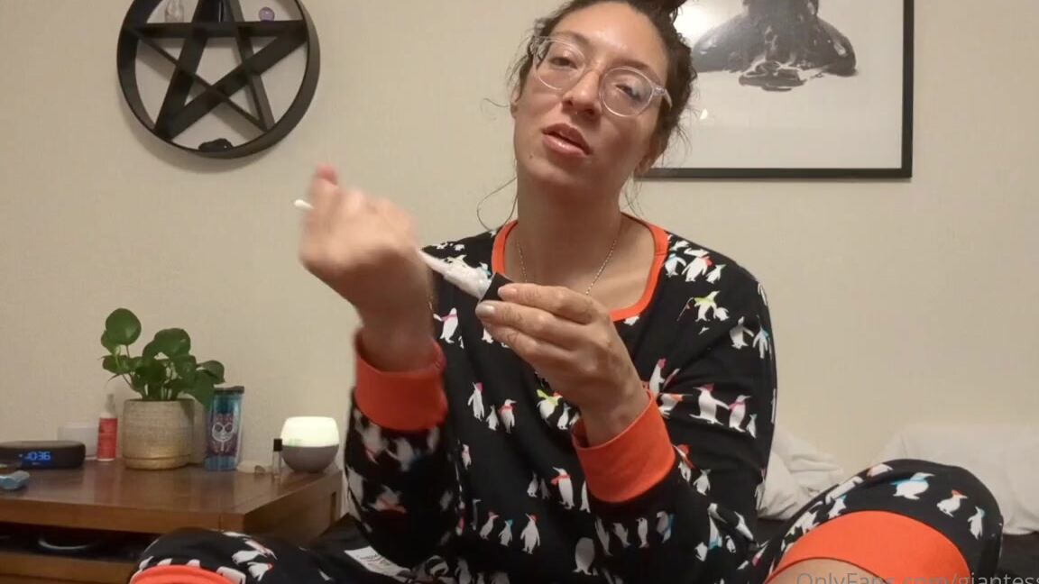 Giantesscleo Onlyfans Sexy Slumber Party Foot Tease