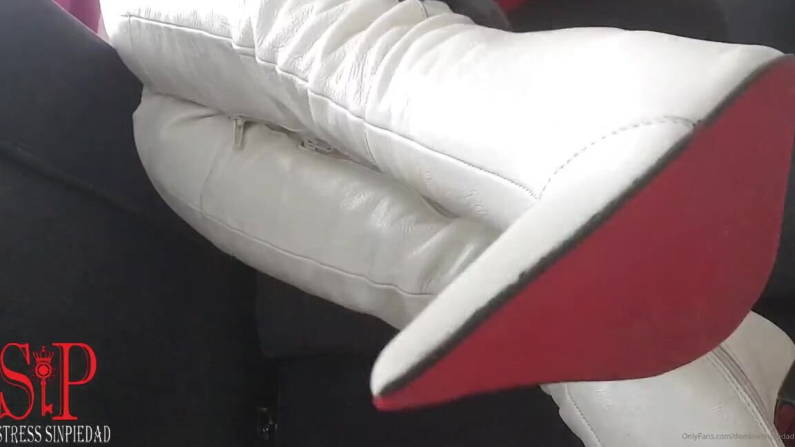 Mistress Sinpiedad Nicknamed Sinpiedad Onlyfans Today Im Doing More Leather Customclips And Onlinesessions