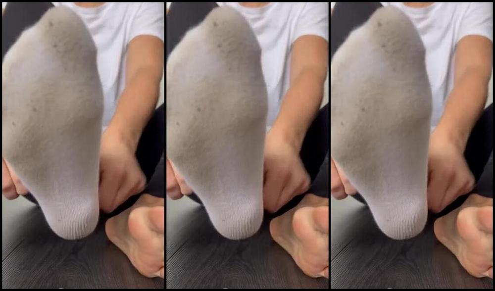 Sarina Jones Nicknamed Sarinajones 04 04 2025 Onlyfans Video Im Putting On These Dirty Socks