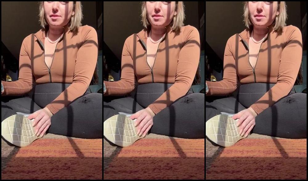 Porcelain Goddess Aka Porcelainfeets Onlyfans Tried To Do A Little Sole Tease This Morning