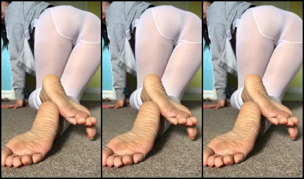 Deedeericanfeet Onlyfans Hiya As Requested My White Tights And Soles Ohhh And I Added The Thong For Those Who Keep