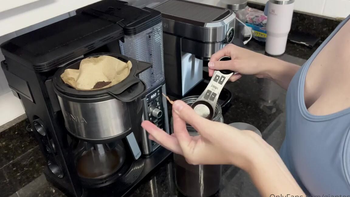 Giantess Tara Nicknamed Giantesstara 04 11 2023 Onlyfans Video Happy Tt Today I Decided To Try Something Different To Flavor My Coffee