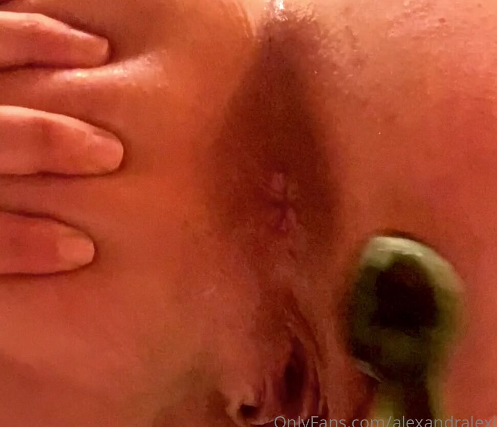 alexandralexilee-17-07-2021-2165792228-good-morning-i-haven-t-had-any-solo-play-in-a-while-so-when-i-woke-up-horny-i-fig