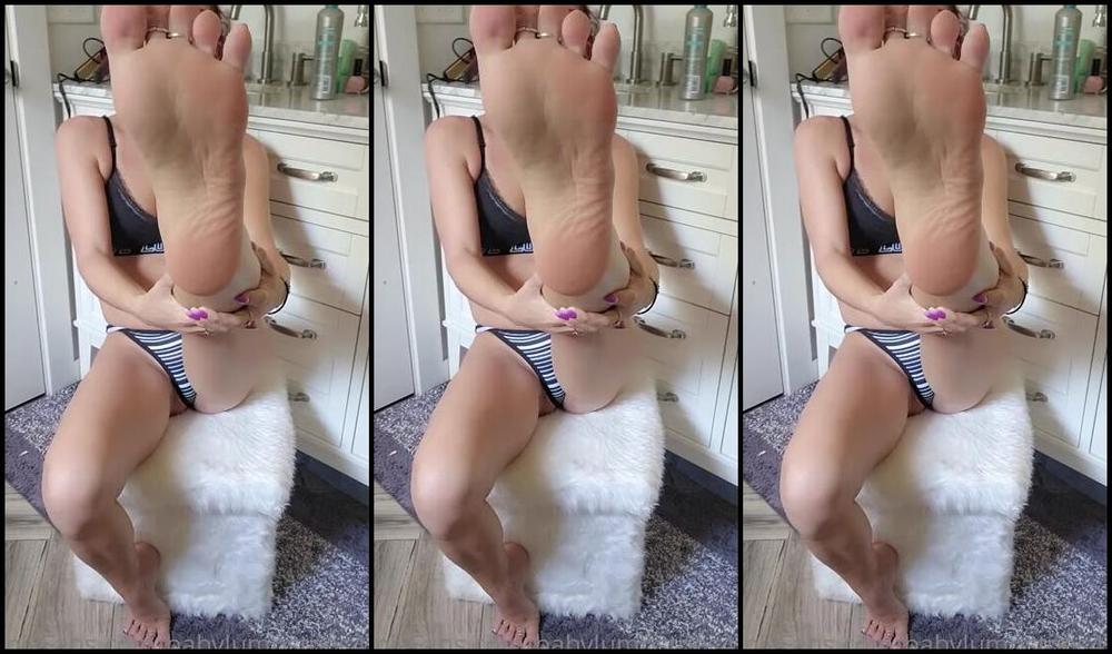 Babylumpstoes420 Onlyfans Ill Smother You With My Beautiful Soft Feet Then Make You Worship Me Starting At My Feet Working 1