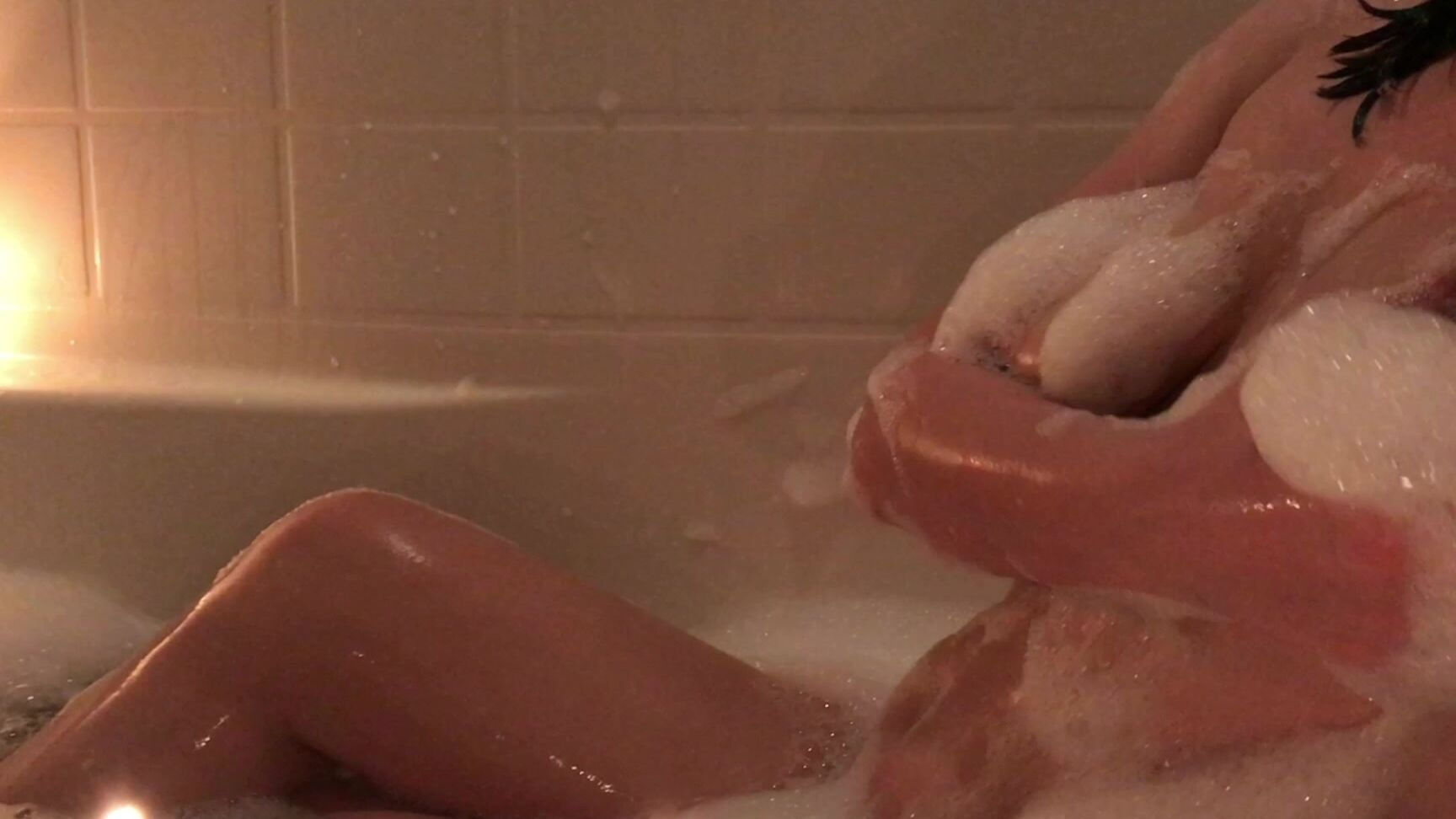 Catherine Grey Bubble Bath Candle Light