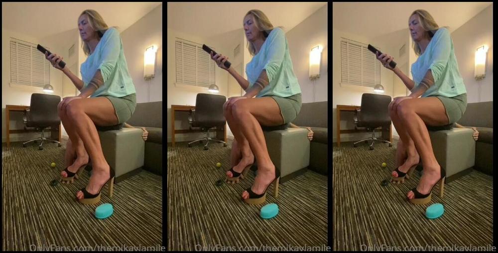 Themikaylamiles Sittingfetish Crushfetish Crush Giantess Ass Facesit Assworship Crushed Goddess