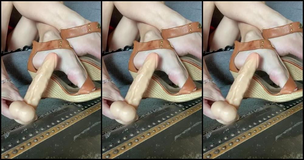 Lezlyan Nicknamed La Little Dancer Feet Onlyfans I Got A Request From A Client To Use A Dildo To Fuck The Space Between