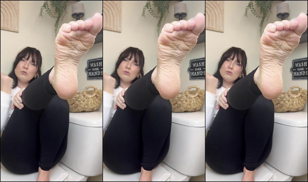 Penelopestootsies House Party Penelope Heads To A House Party To