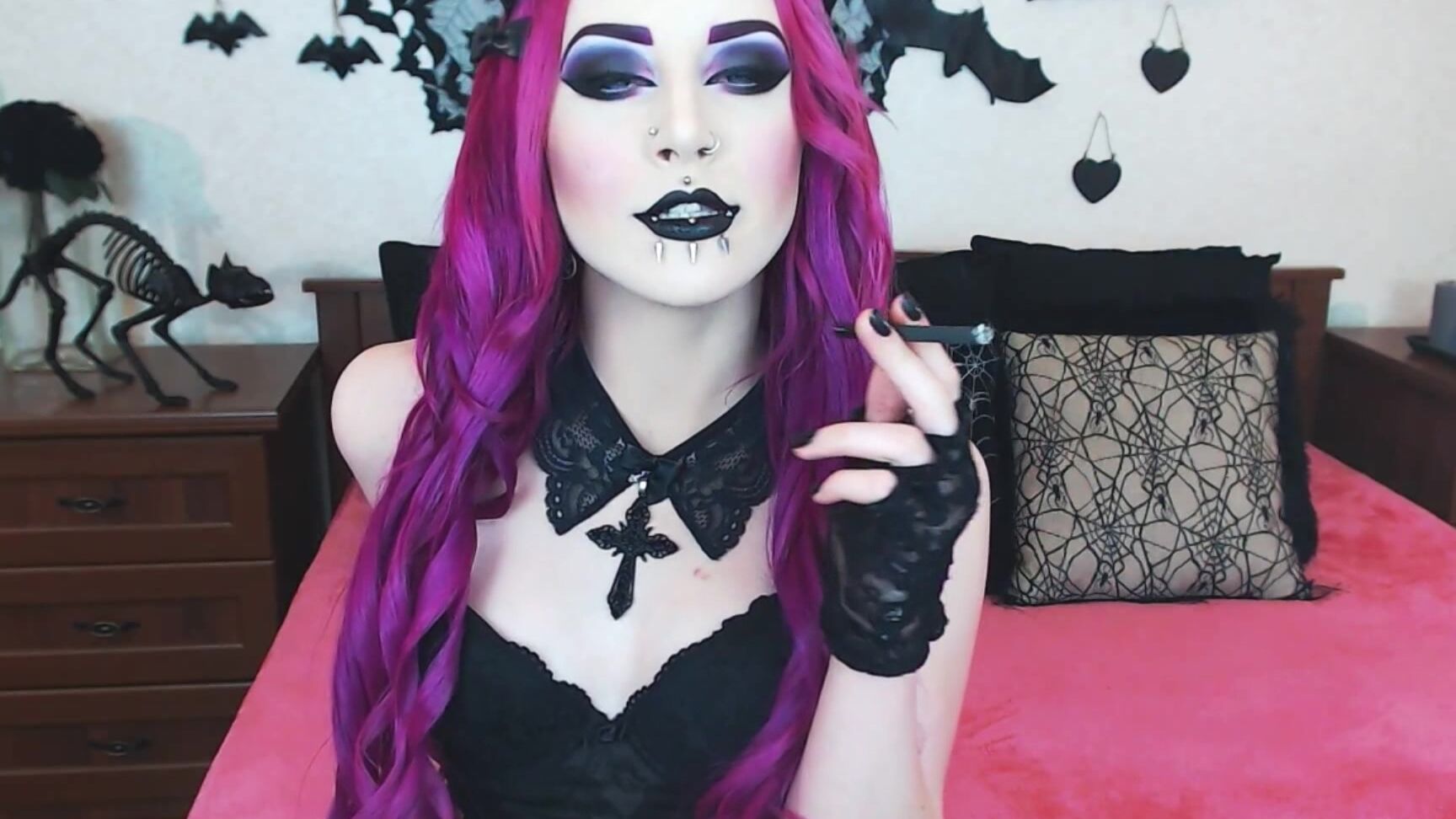 Black Lips And Smoking Tease