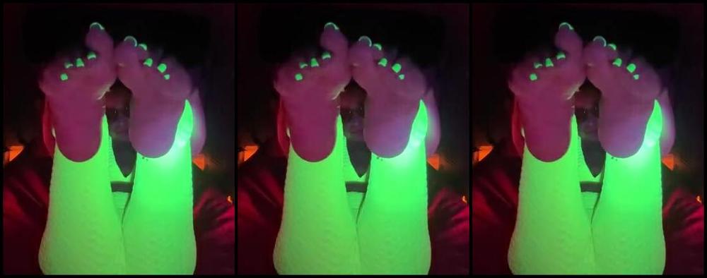 Latinasolez Nicknamed Latinasolez Foot Fetish 12 28 2023 Onlyfans Video Behind The Scene2