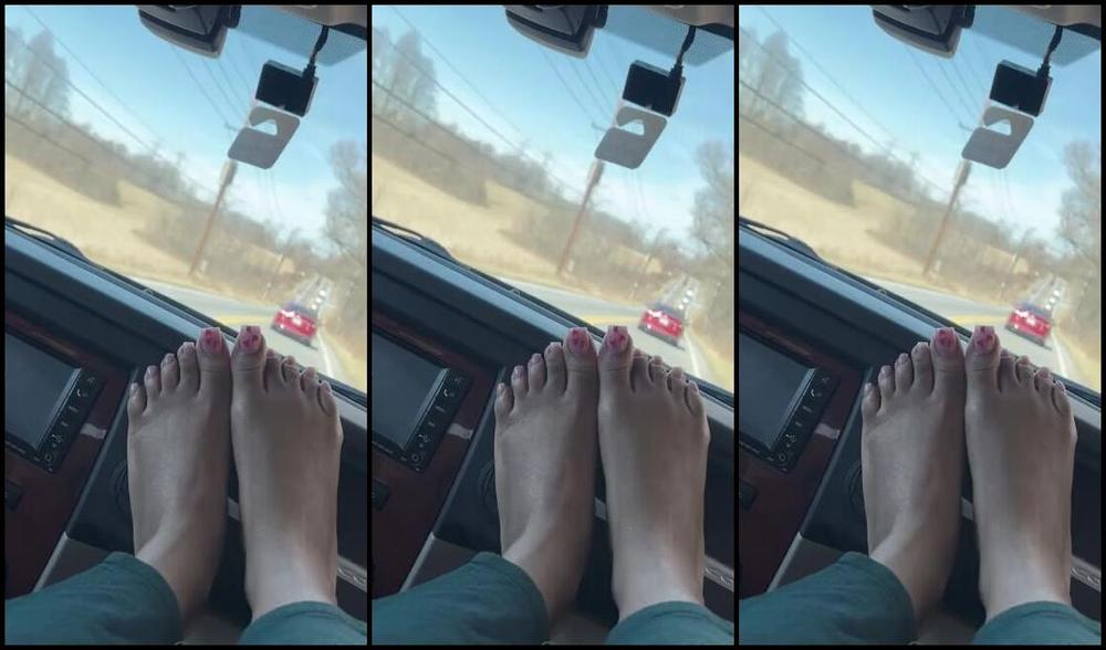 Queenjodiieetoes Aka Prettyfeetonly1800 Onlyfans The Sun Kissed Toes