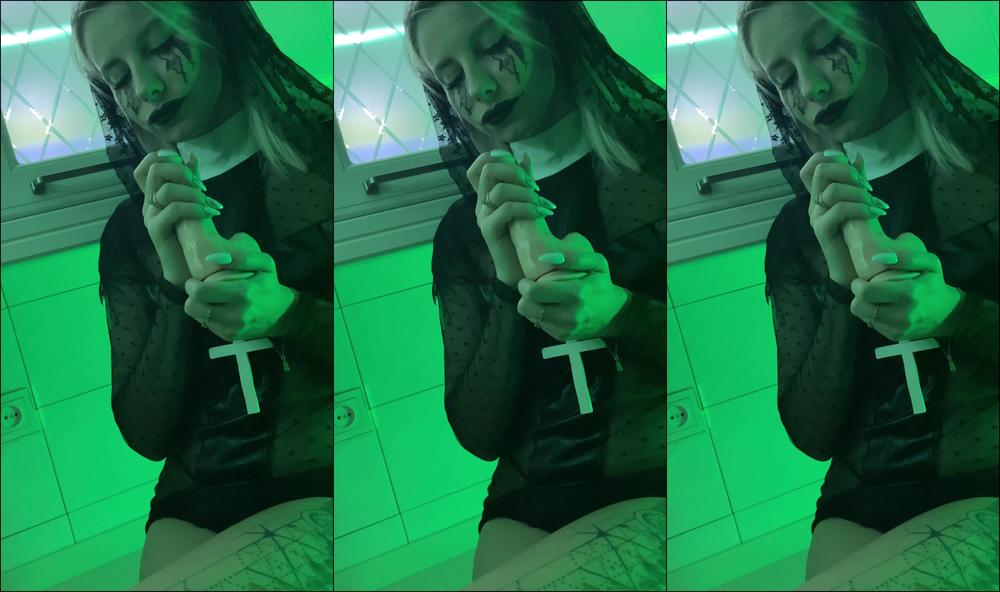 "SweetBlondyVi" cosplay, cosplaying, dildosucking, halloween, qanun Halloween dildo sucking of nun manyvids