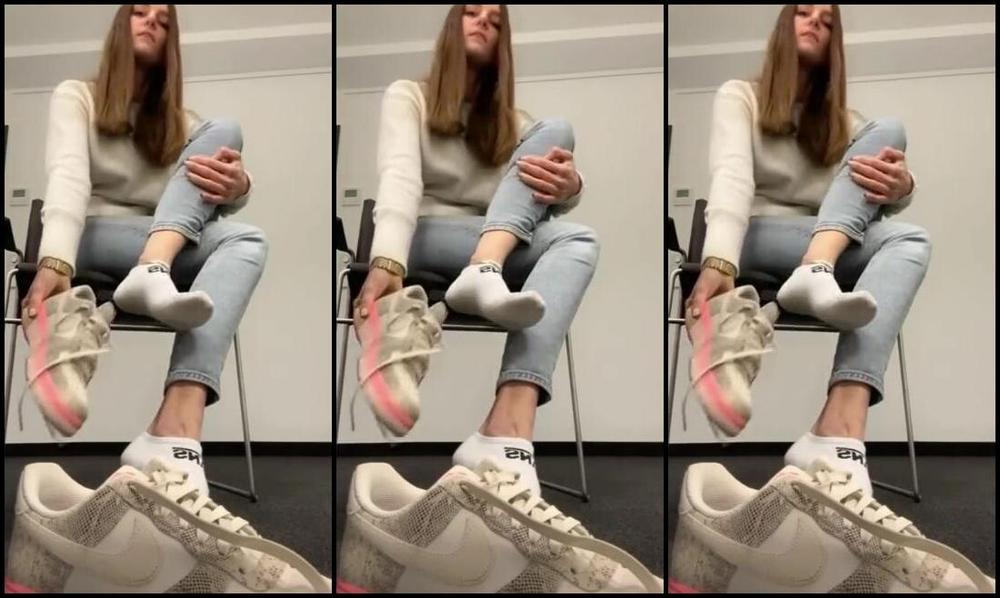 Indubiopronova Nicknamed Indubiopronova Onlyfans Just You And Me At The Office The Weekend Is Almost Here But Your Work