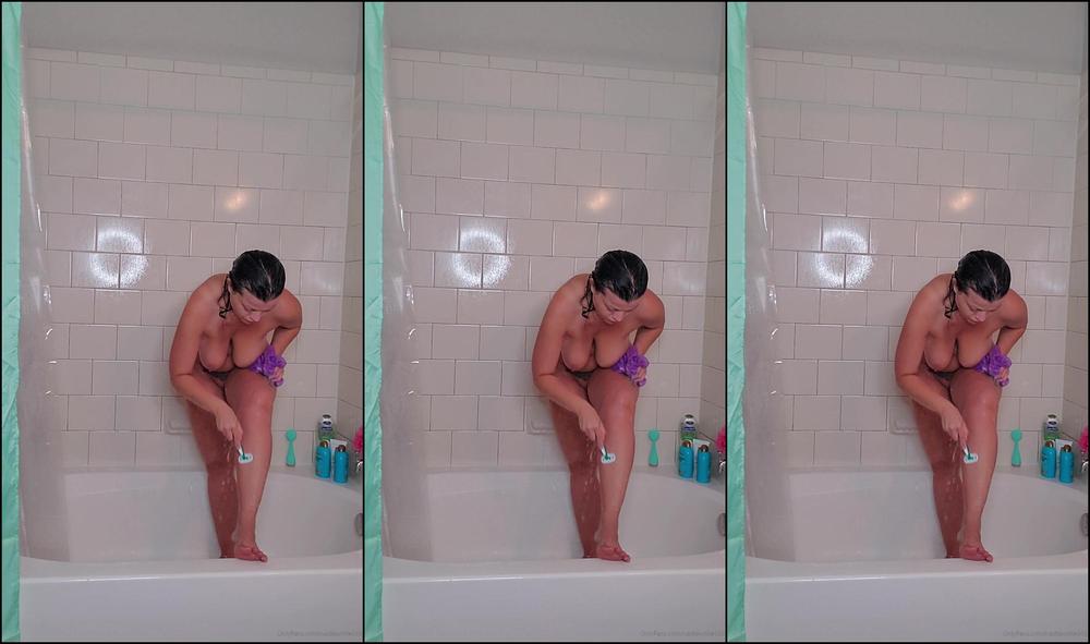 Nadiawhite Shower At My New Place With Shower Pp