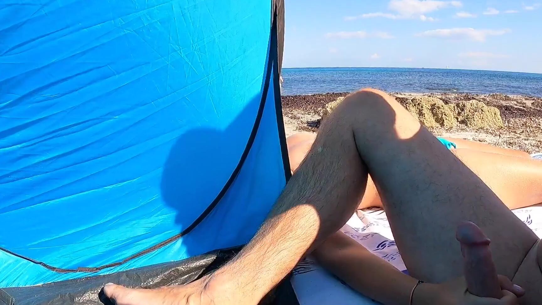 Я Дрочу Ему И Кончаю На Пляже Люди Вокруг Нас Девушка Удивляет Нас Pornhub Com