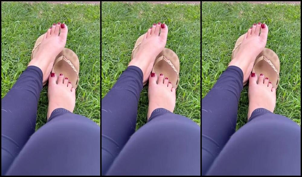 Goddessjvu Onlyfans It S Sandal Season You D Look At My Mesmerizing Feet Secretly So I Don T Catch You Staring