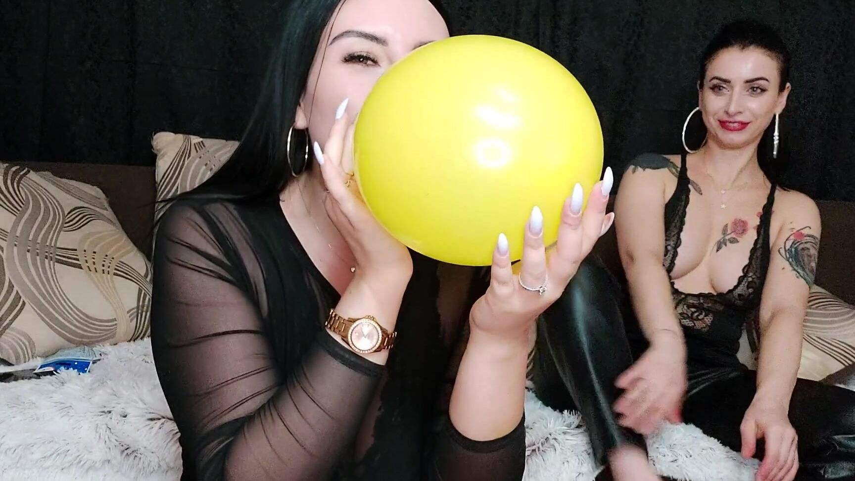 Moneygoddesss Ballons Fetish With Miss Marisa