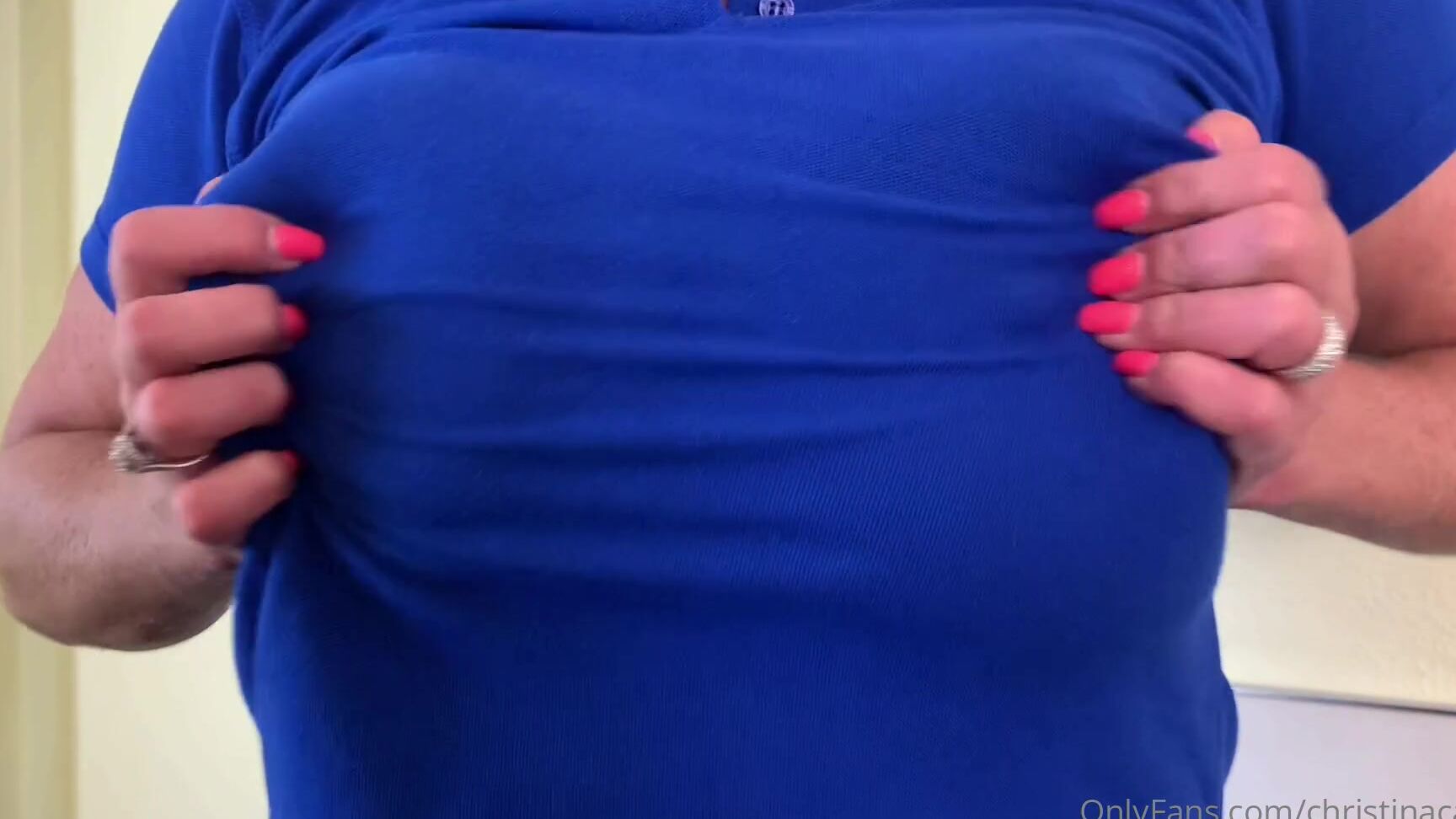 christinacarter-25-08-2021-2202607475-do-you-guys-want-to-learn-how-to-make-my-favorite-oatmeal-just-fucking-with-ya-you-wan