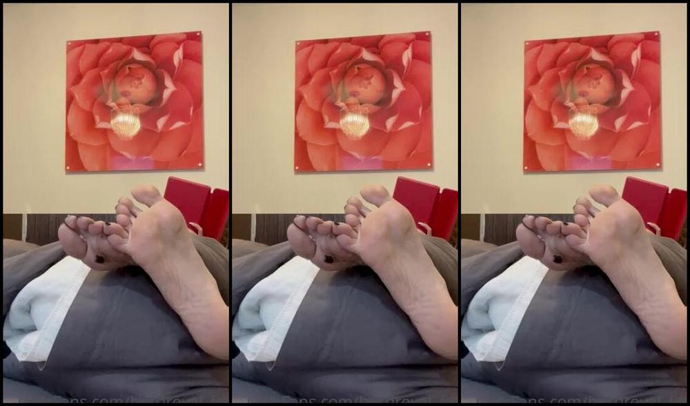 Bornroyal Feet Onlyfans I Am Chilling In Bed And You Are Spying On Me I Of Course Ignore You My Black Spots On My Sole Wil