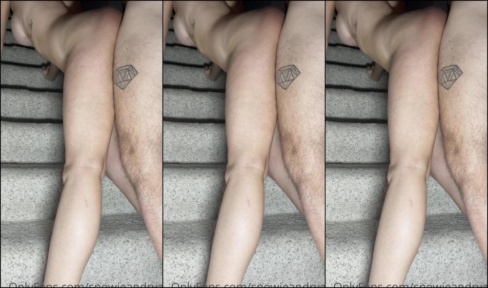 snowieandryan-16-12-2021-2303532062-anyone-else-have-a-hard-time-making-it-all-the-way-to-the-bedroom-can-t-help-but-touch