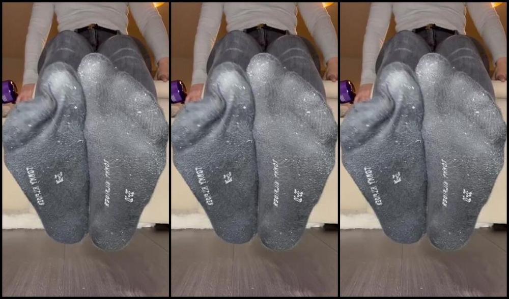 Sarina Jones Nicknamed Sarinajones 03 24 2024 Onlyfans Video Here Are Some Dirty Black Socks For You