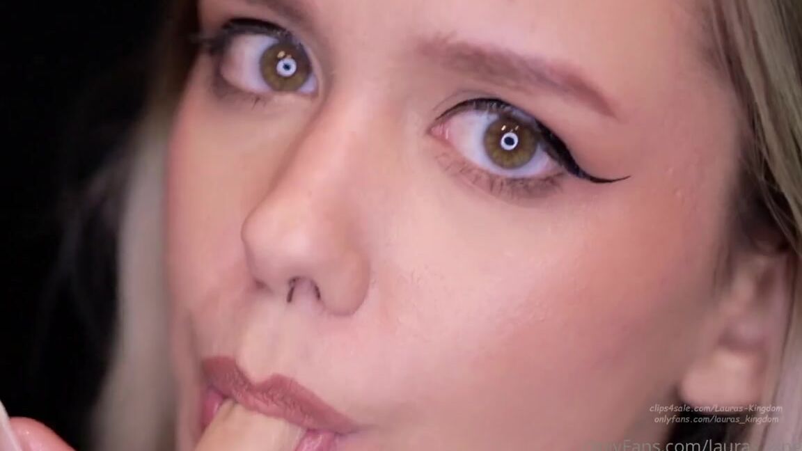 Lalalaura Nicknamed Lauras Kingdom 10 09 2020 Onlyfans Video Eskas Sensual Lip Show